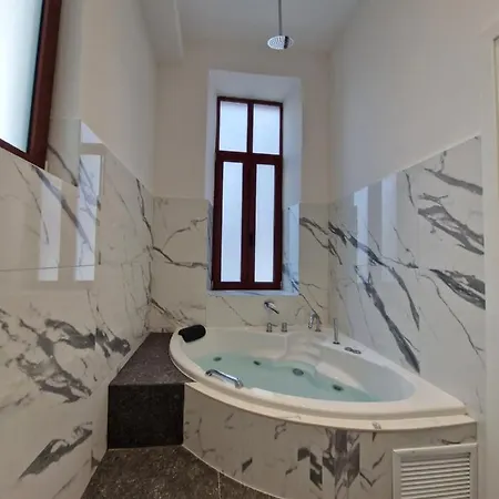 Lägenhetshotell Jensen Luxury 4*