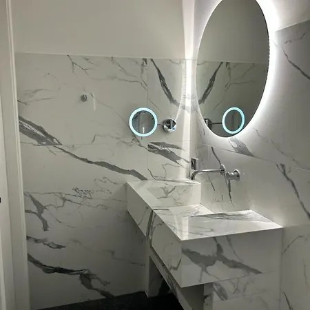 Jensen Luxury מלון דירות 4*