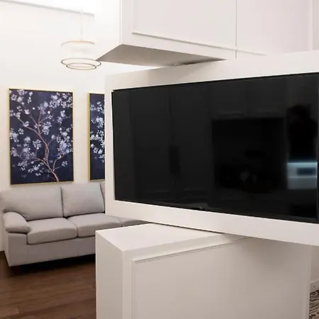 מלון דירות Jensen Luxury 4*