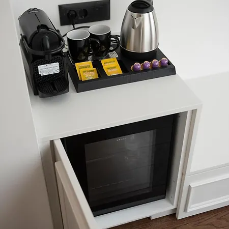 מלון דירות Jensen Luxury 4*